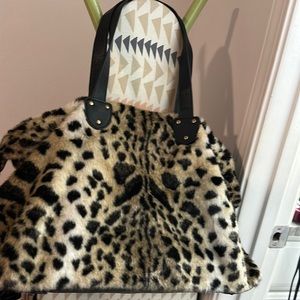Faux fur leopard duffle w/faux leather strap; very good conditioner